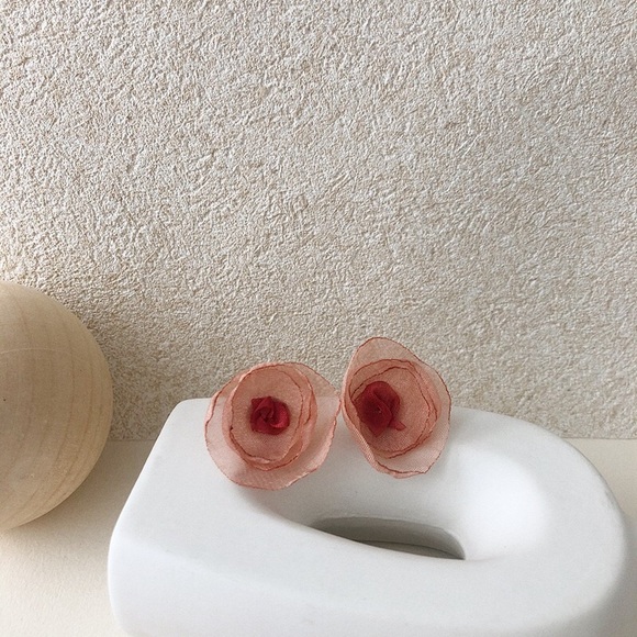 Organza flower earrings - Picture 4 of 9